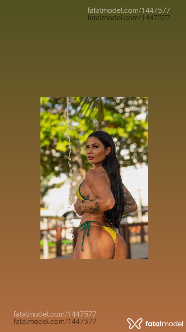 Acompanhante mulher com cabelo castanho de olhos castanhos - Camila Liz