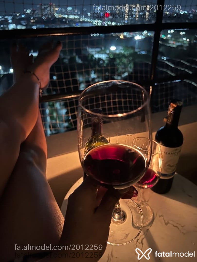 Acompanhante mulher morena (o) de olhos pretos - Luna Bellini