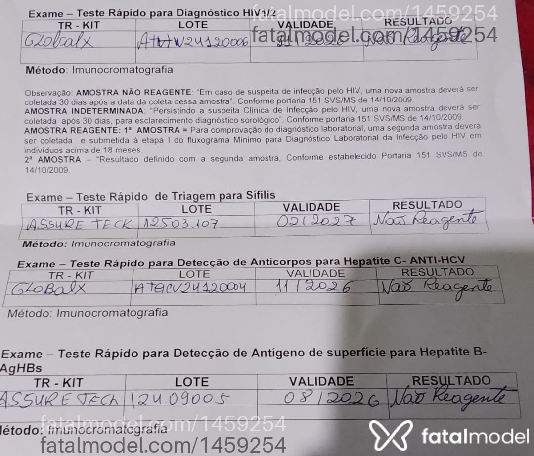 Acompanhante homem com cabelo castanho de olhos castanhos - Léo