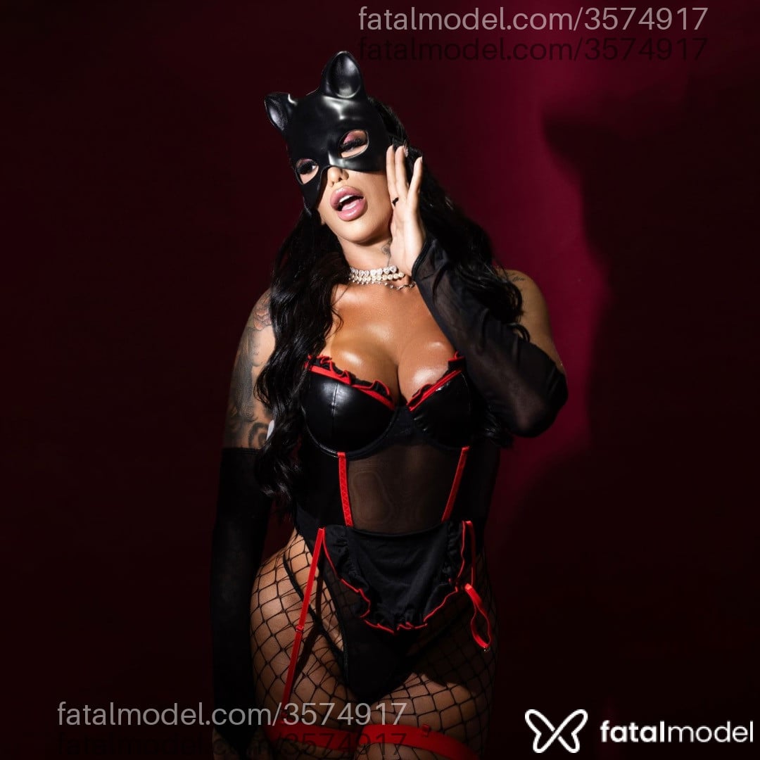 Acompanhante mulher trans morena (o) de olhos castanhos - Priscila