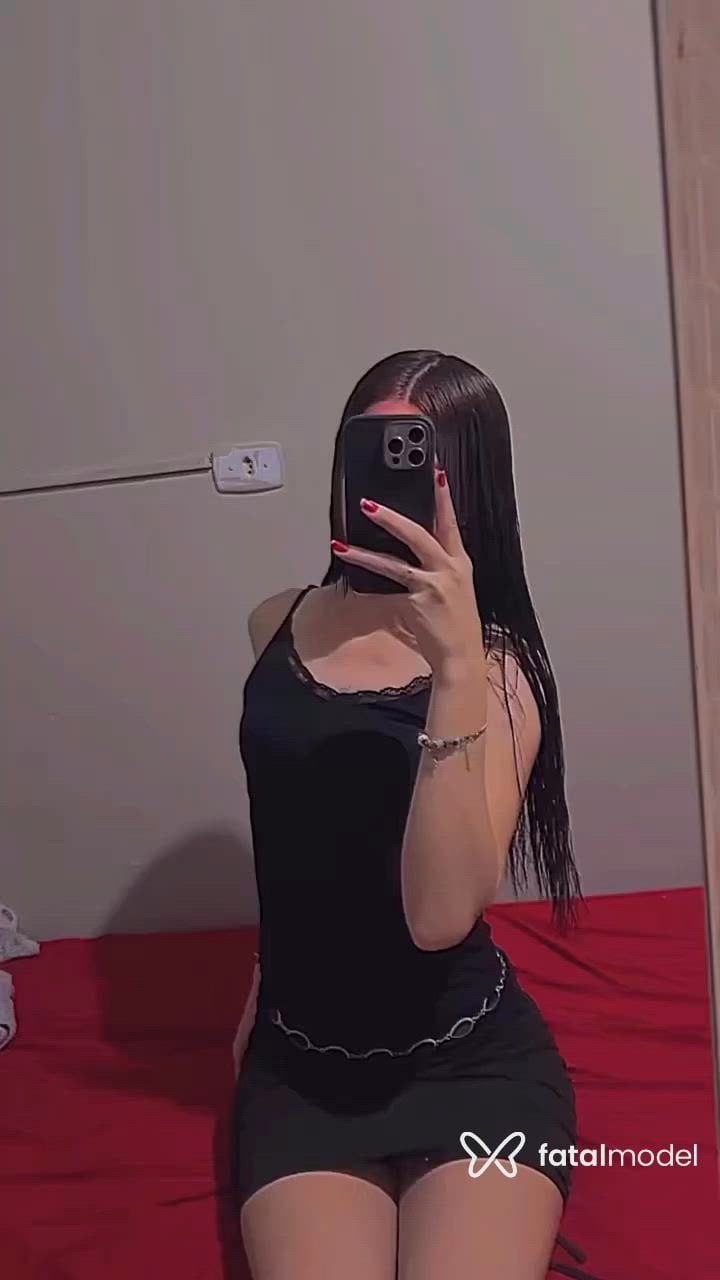 Acompanhante mulher trans com cabelo colorido de olhos castanhos - Mirela