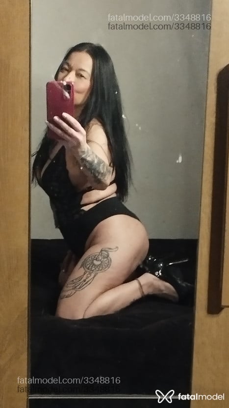 Acompanhante mulher morena (o) de olhos castanhos - Márcia Koboldt