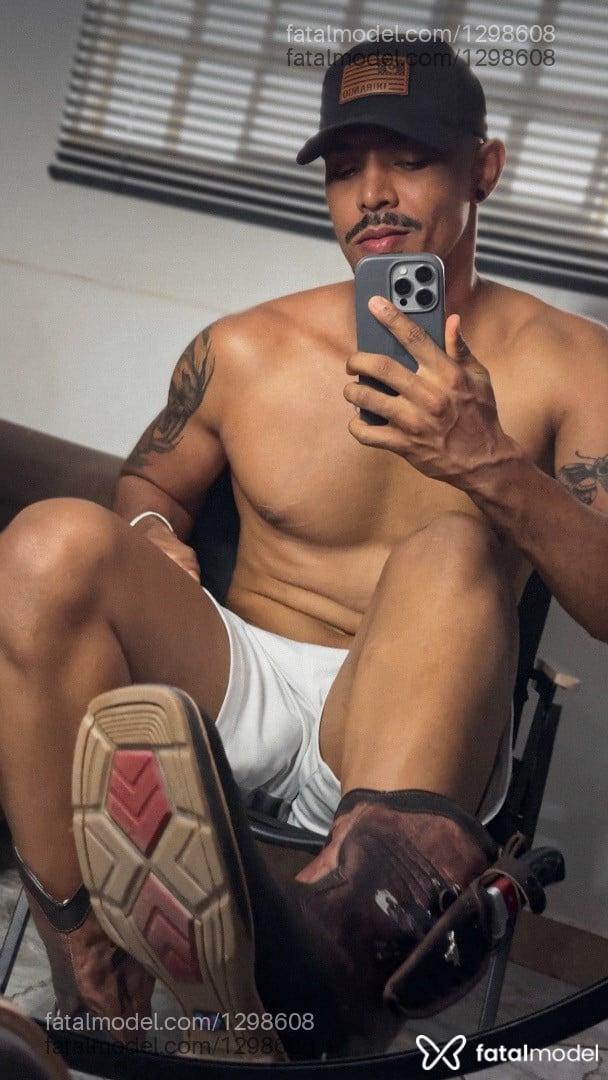 Acompanhante homem morena (o) de olhos castanhos - Lucas Acompanhante homem morena (o) de olhos castanhos - Lucas