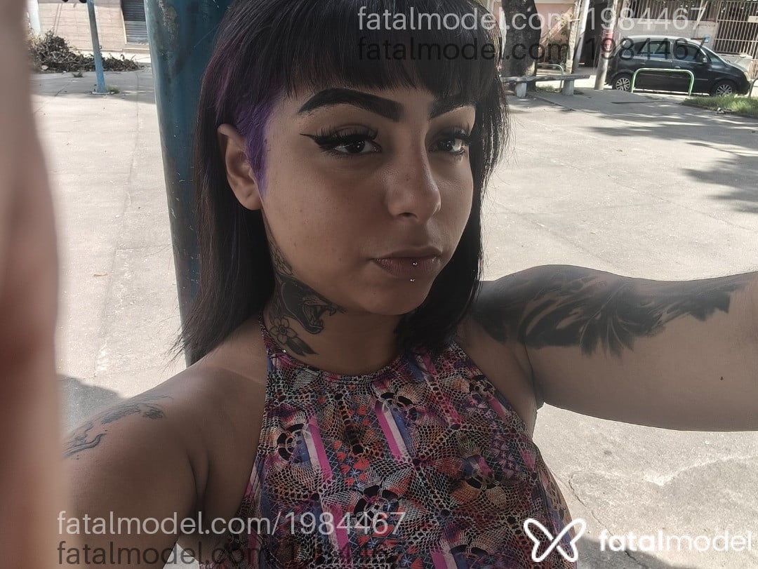 Acompanhante mulher morena (o) de olhos castanhos - Charlotte