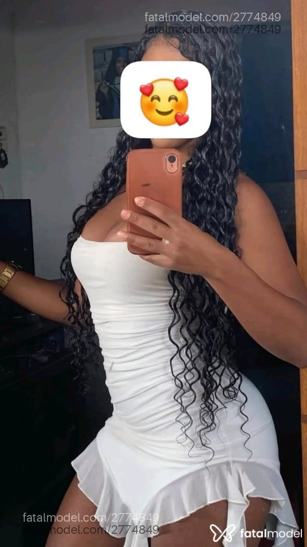 Acompanhante mulher morena (o) de olhos pretos - Rebeca