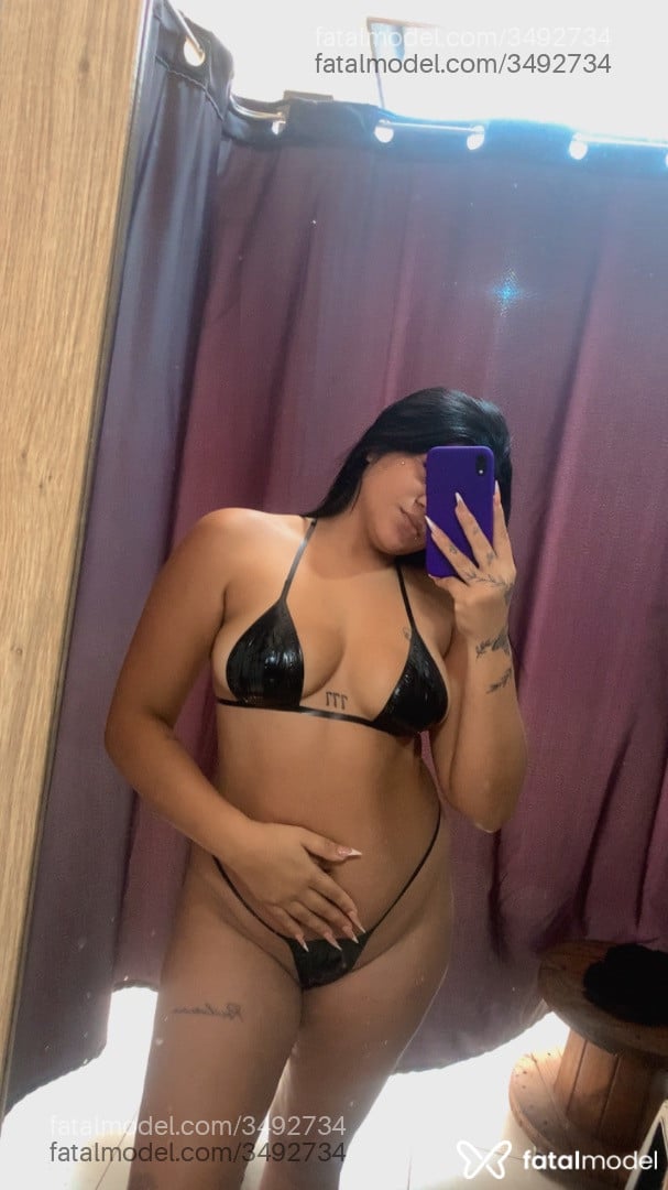Acompanhante mulher morena (o) de olhos pretos - Stefani