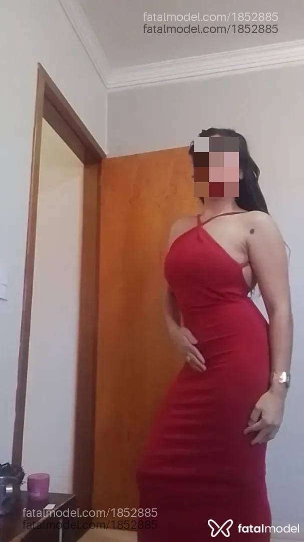 Acompanhante mulher com cabelo castanho de olhos mel - Beline Roseli