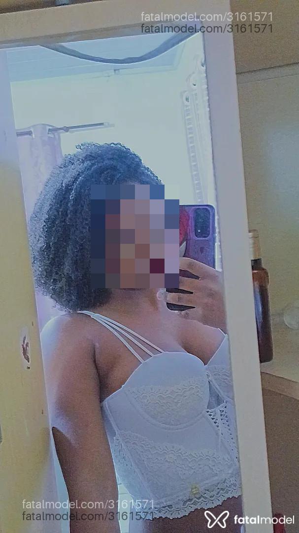 Acompanhante mulher morena (o) de olhos pretos - Michele