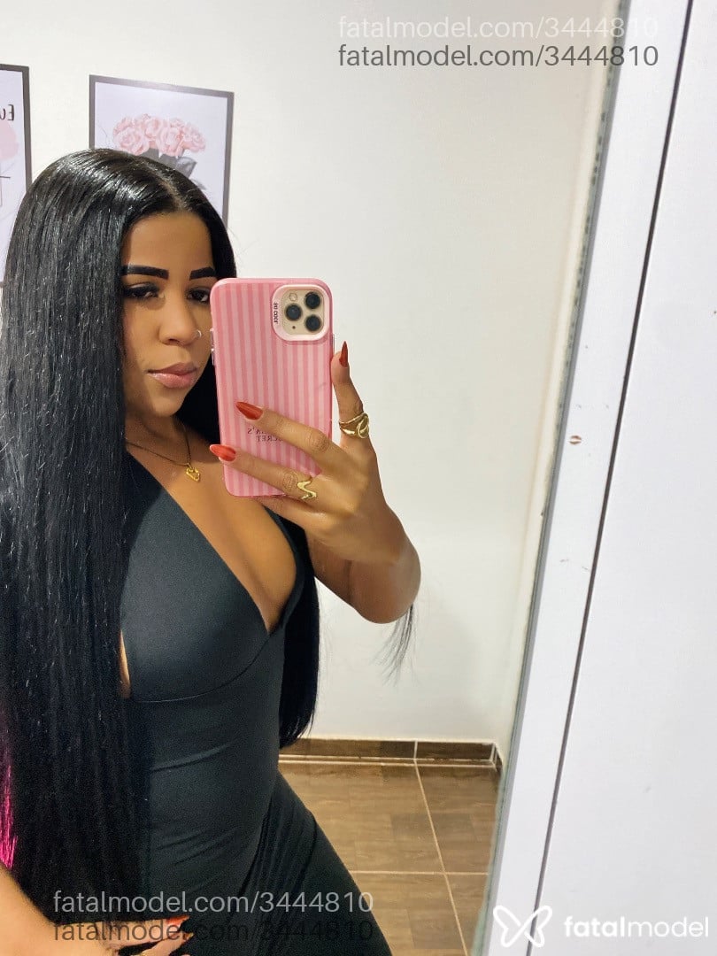 Acompanhante mulher morena (o) de olhos pretos - Yara Vasconcelos