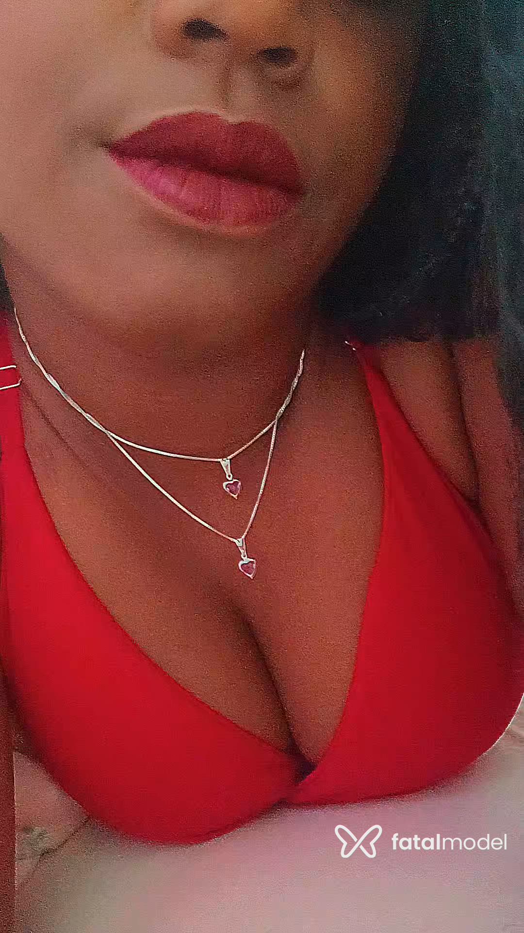 Acompanhante mulher morena (o) de olhos pretos - Michele