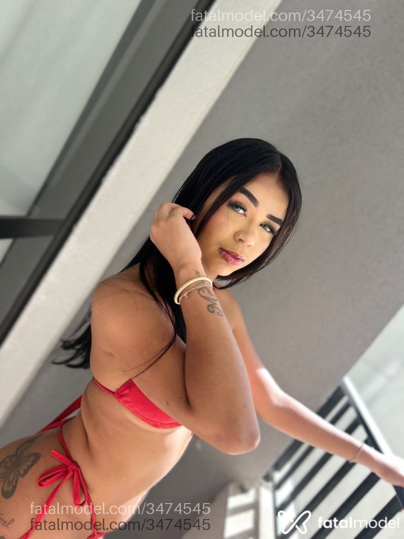 Acompanhante mulher com cabelo castanho de olhos castanhos - Lavinia