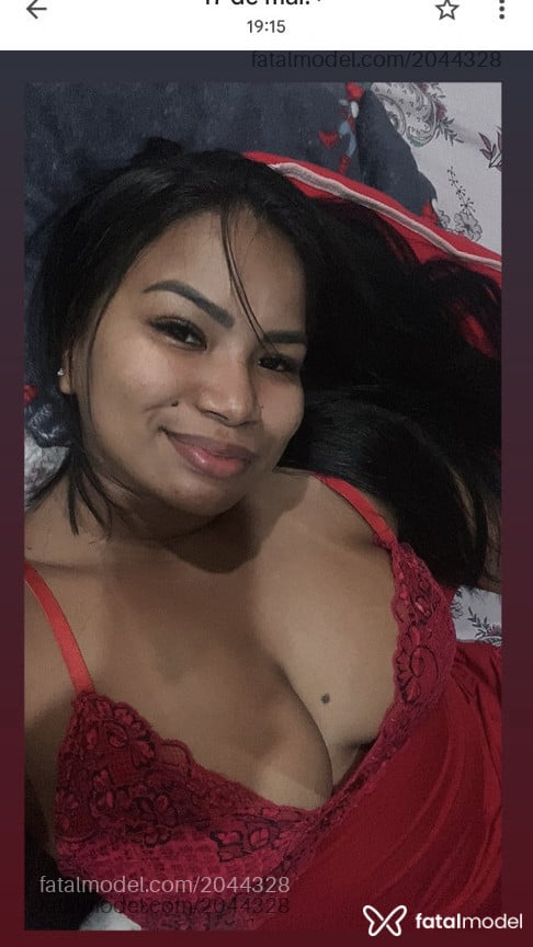 Acompanhante mulher morena (o) de olhos pretos - Belinda