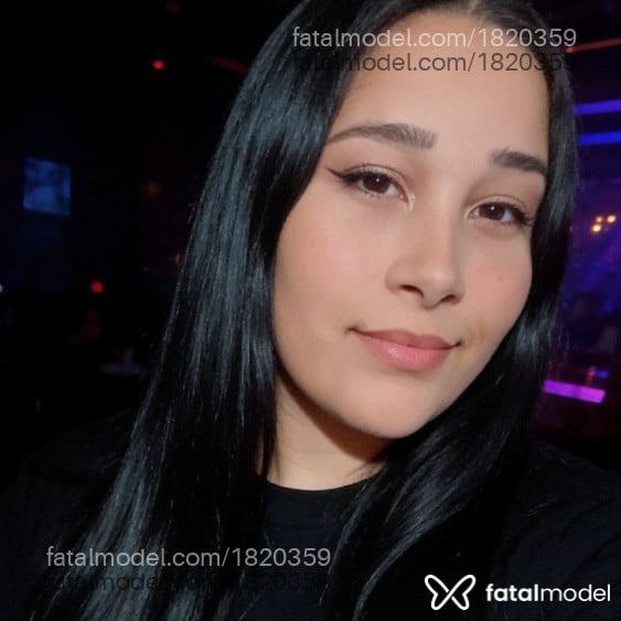 Acompanhante mulher morena (o) de olhos castanhos - Jennifer