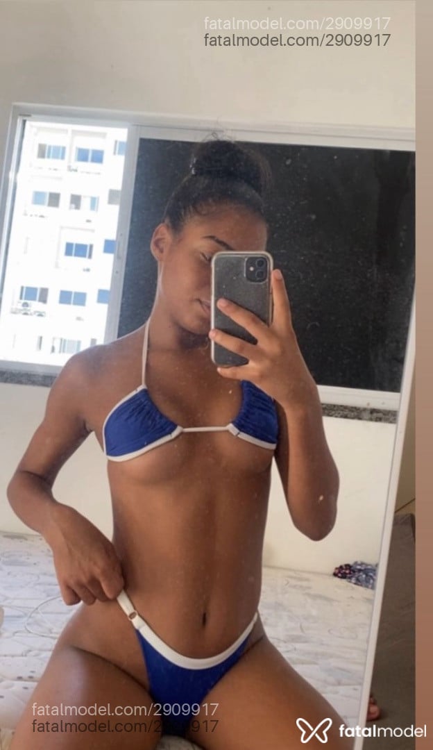 Acompanhante mulher trans morena (o) de olhos castanhos - Yasmin