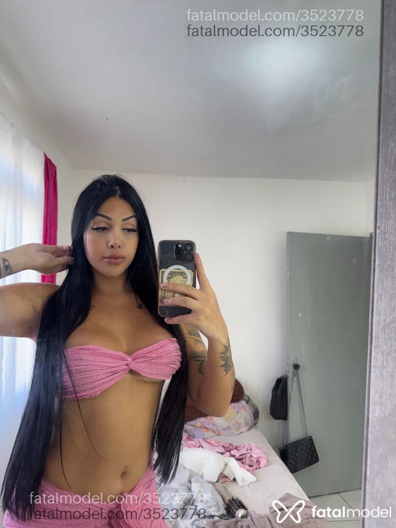 Acompanhante mulher trans morena (o) de olhos castanhos - Júlia Matias