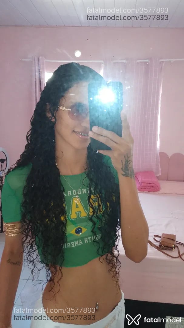 Acompanhante mulher com cabelo castanho de olhos castanhos - Skinny