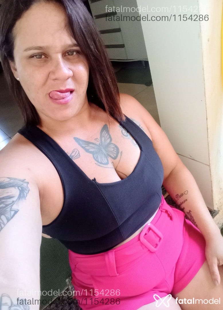 Acompanhante mulher loira (o) de olhos verdes - Mikele