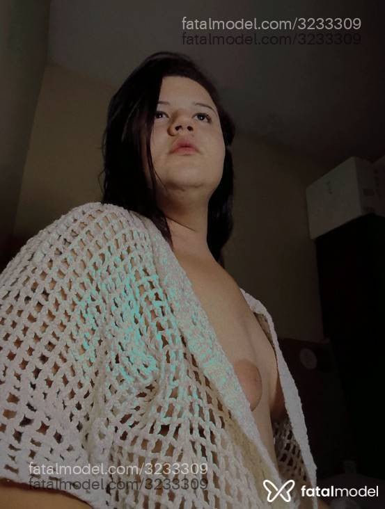 Acompanhante mulher trans ruiva (o) de olhos castanhos - Camiss