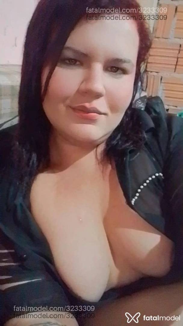 Acompanhante mulher trans ruiva (o) de olhos castanhos - Camiss