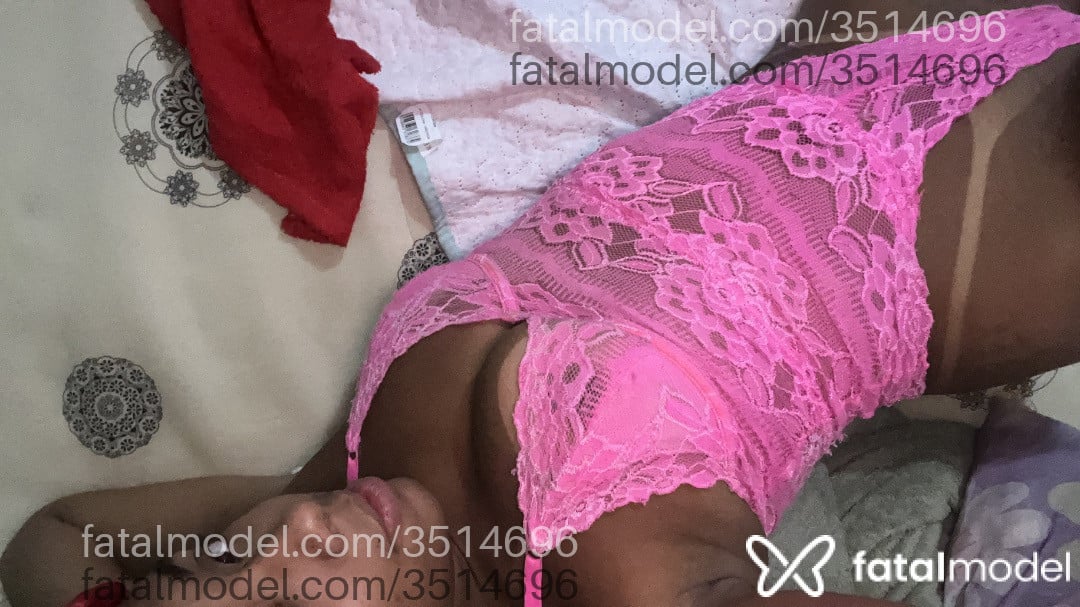 Acompanhante mulher morena (o) de olhos castanhos - Julie