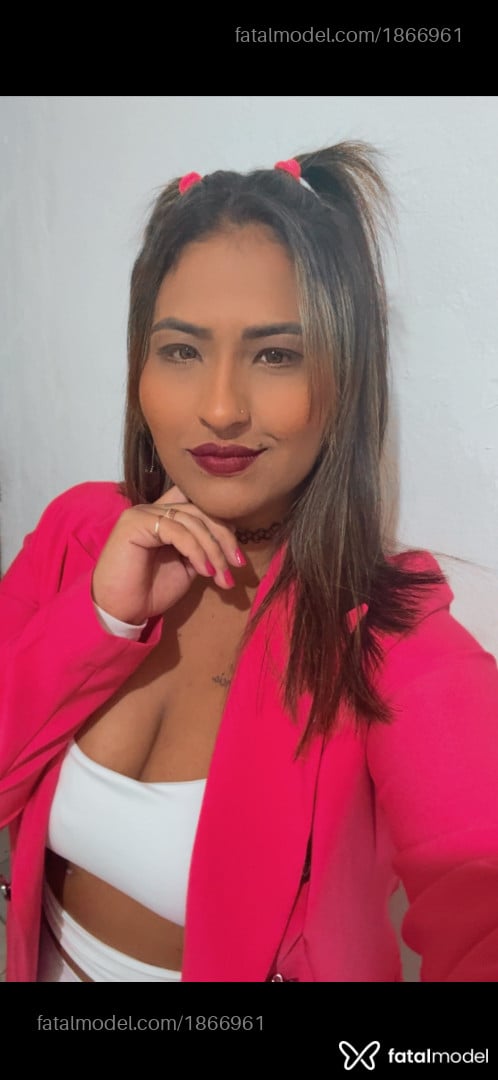 Acompanhante mulher morena (o) de olhos pretos - Taty