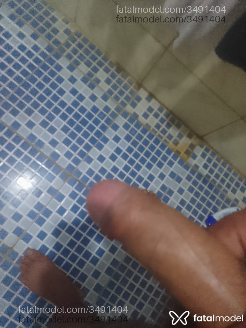 Acompanhante homem com cabelo castanho de olhos castanhos - Weleson