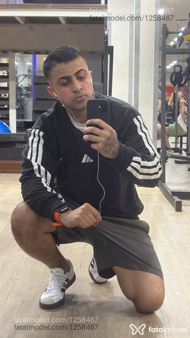Acompanhante homem com cabelo castanho de olhos castanhos - Enzolux Acompanhante homem com cabelo castanho de olhos castanhos - Enzolux