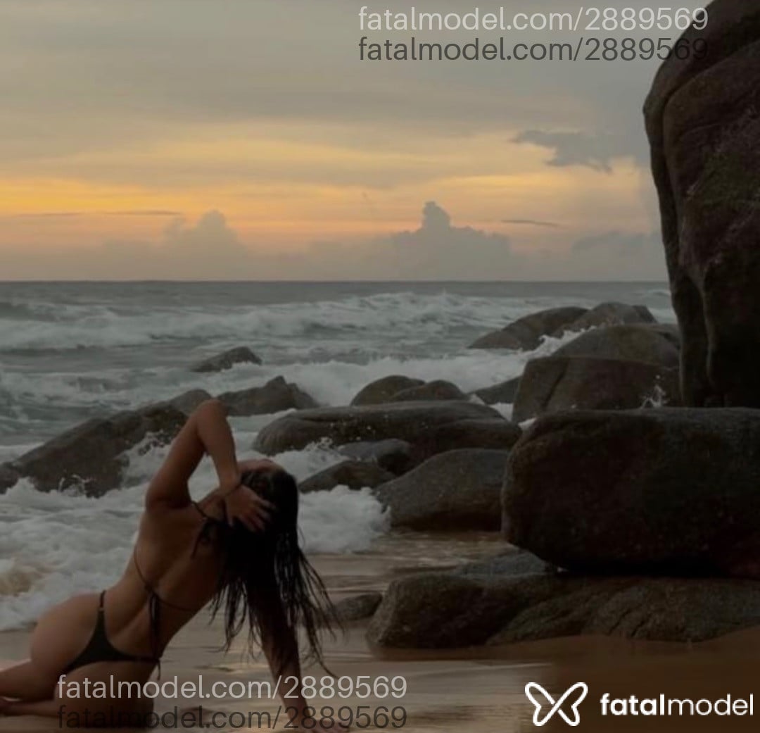 Acompanhante mulher com cabelo castanho de olhos castanhos - Lari Ferrari