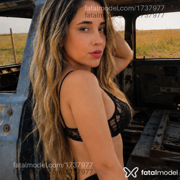 Acompanhante mulher loira (o) de olhos castanhos - Lilitth