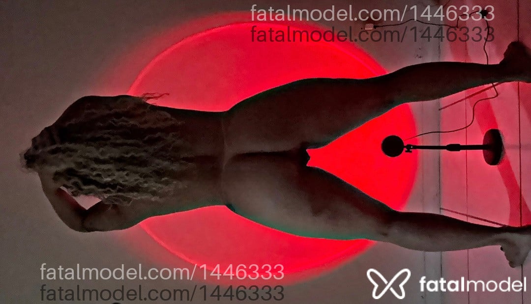 Acompanhante mulher loira (o) de olhos castanhos - Karla DoAnal