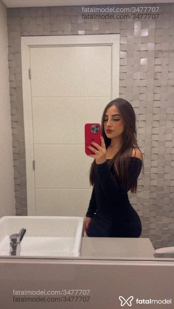 Acompanhante mulher com cabelo castanho de olhos castanhos - Bia