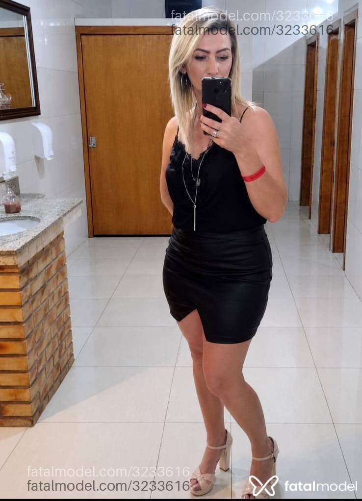 Acompanhante mulher loira (o) de olhos azuis - Debhy