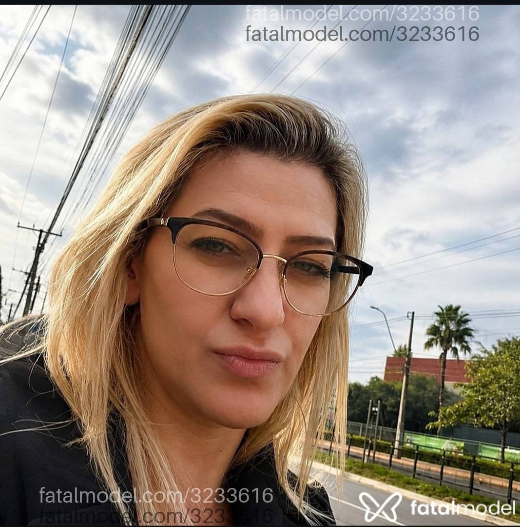 Acompanhante mulher loira (o) de olhos azuis - Debhy