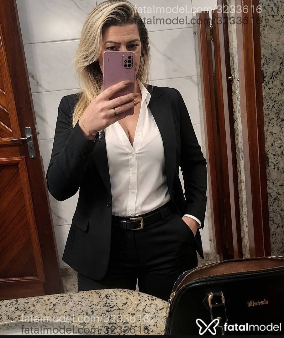 Acompanhante mulher loira (o) de olhos azuis - Debhy