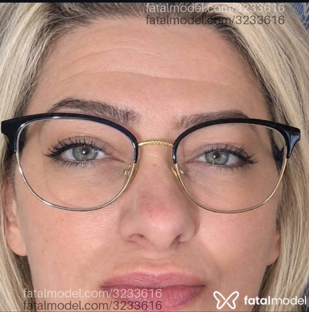 Acompanhante mulher loira (o) de olhos azuis - Debhy