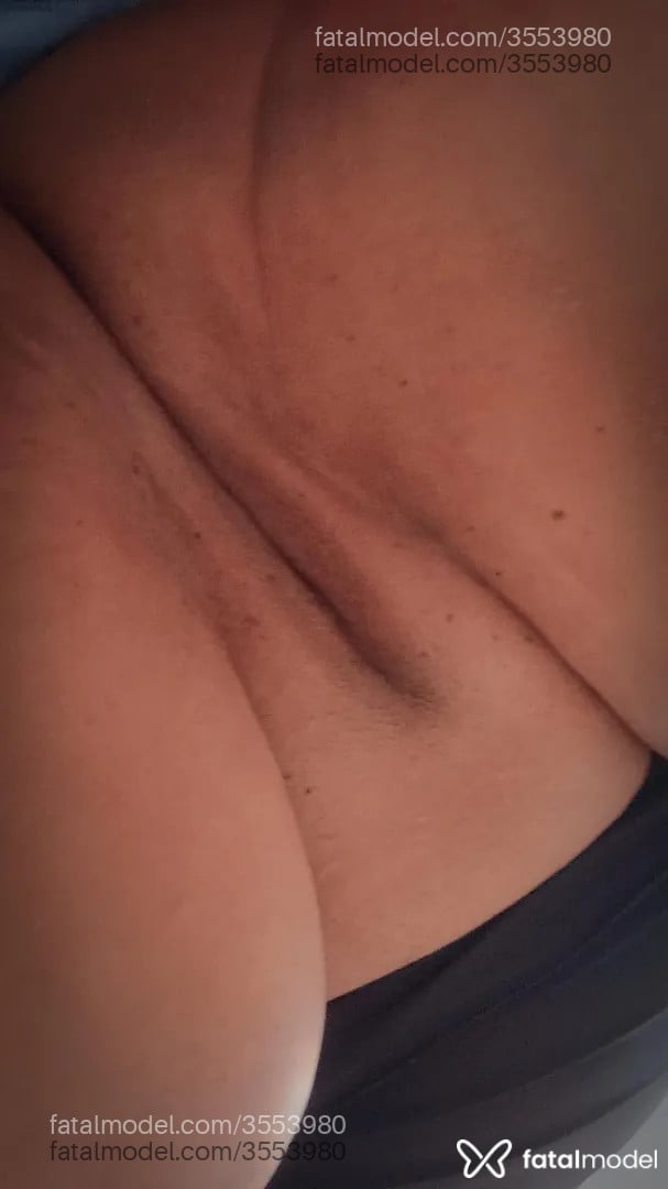 Acompanhante mulher morena (o) de olhos pretos - Luara