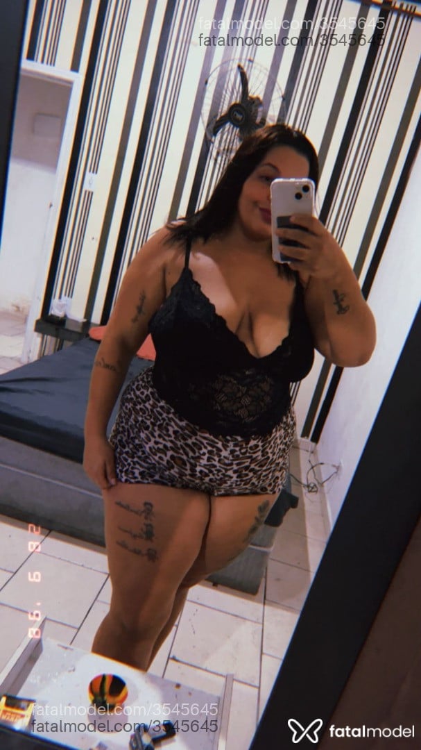Acompanhante mulher morena (o) de olhos pretos - Tchuca