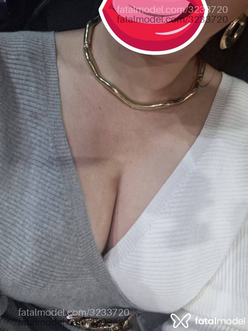 Acompanhante mulher morena (o) de olhos castanhos - Luh Acompanhante mulher morena (o) de olhos castanhos - Luh