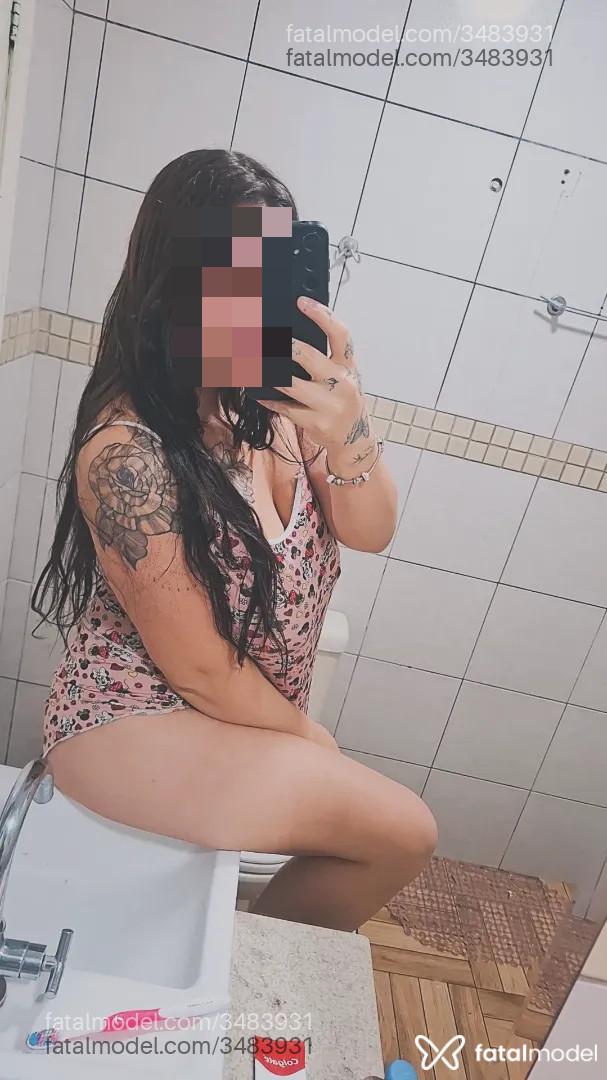 Acompanhante mulher morena (o) de olhos castanhos - Karooll