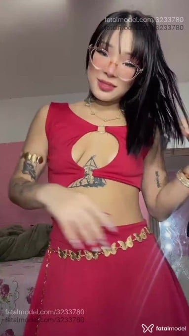 Acompanhante mulher com cabelo castanho de olhos castanhos - Nayumii Acompanhante mulher com cabelo castanho de olhos castanhos - Nayumii