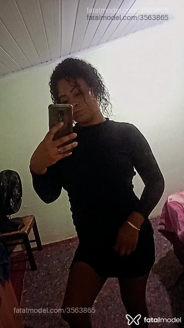 Acompanhante mulher morena (o) de olhos pretos - Mary Djany