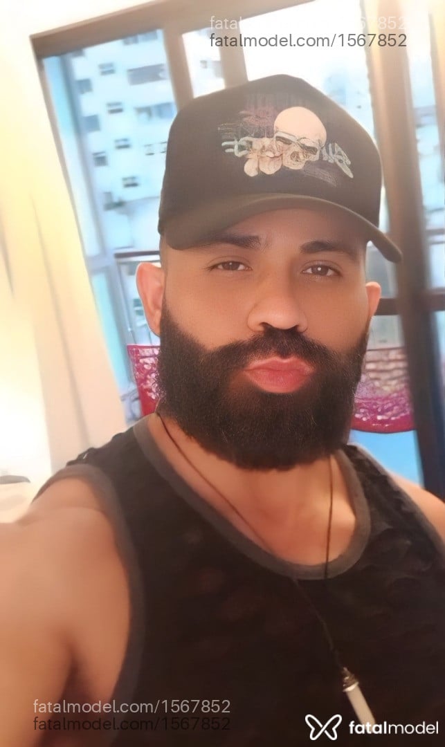 Acompanhante homem morena (o) de olhos castanhos - Toni
