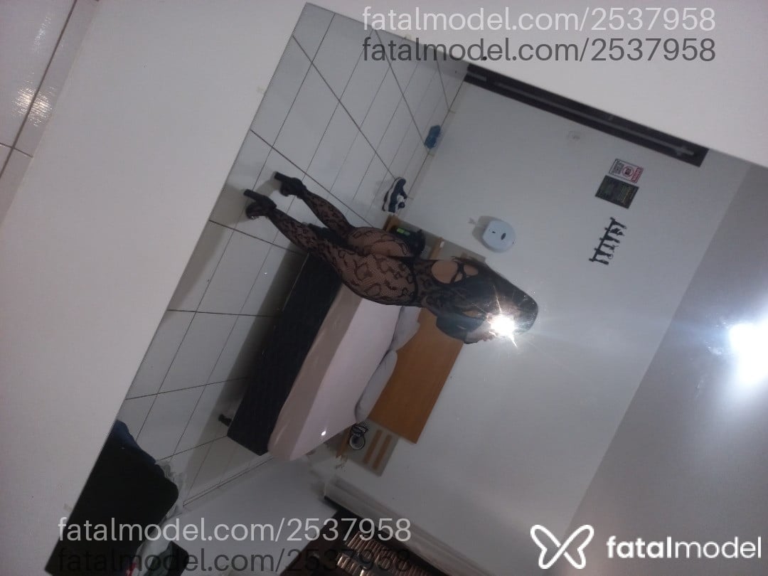Acompanhante mulher morena (o) de olhos verdes - Gabyy