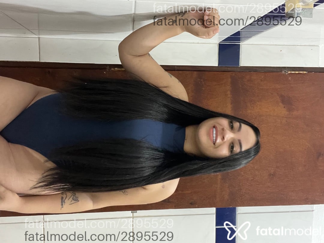 Acompanhante mulher com cabelo castanho de olhos verdes - Eduarda
