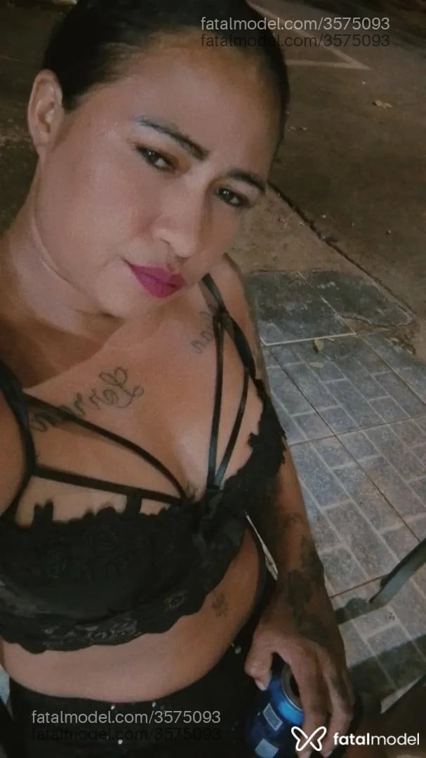 Acompanhante mulher morena (o) de olhos pretos - Jujur