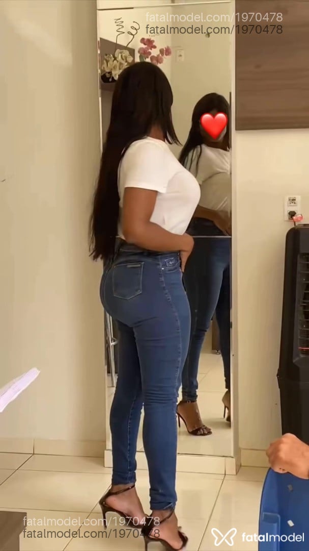 Acompanhante mulher trans morena (o) de olhos pretos - Thaís Santos