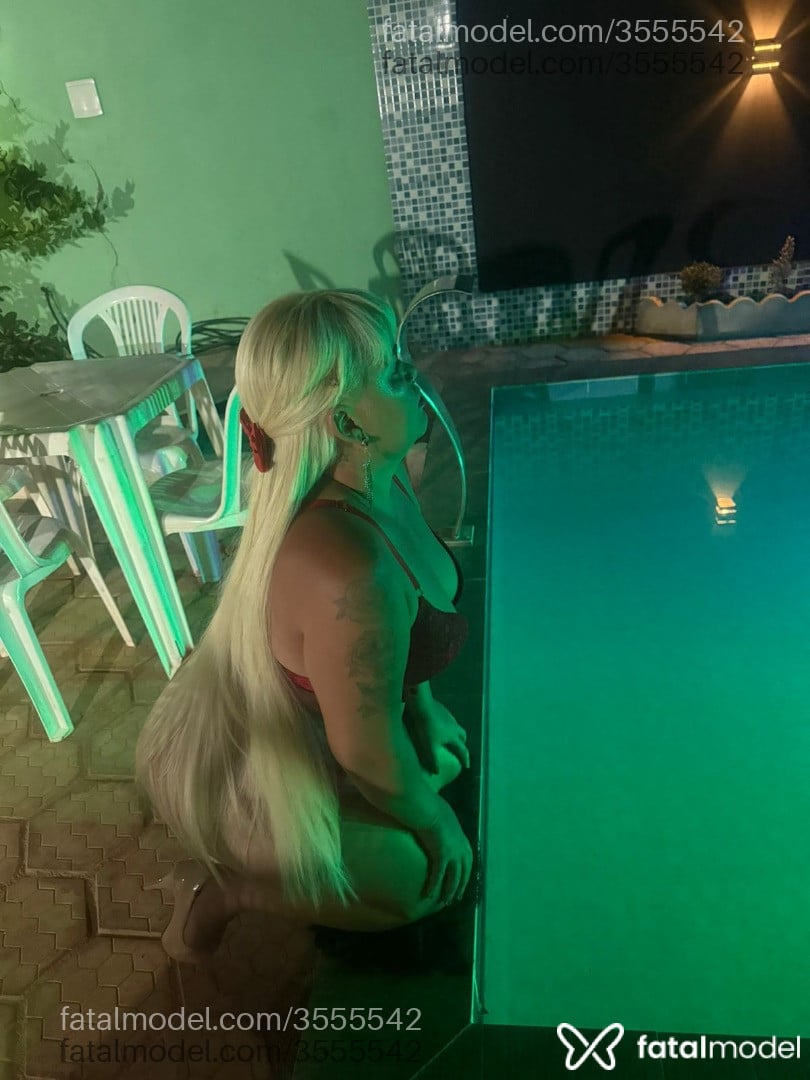 Acompanhante mulher loira (o) de olhos cinza - Luna