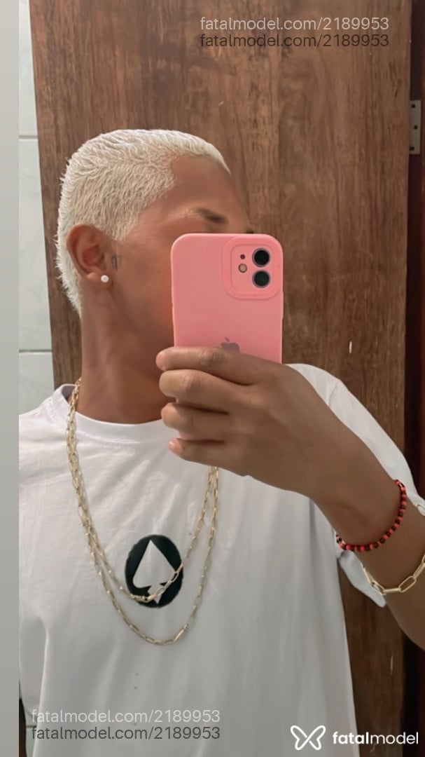 Acompanhante homem morena (o) de olhos pretos - Felipe