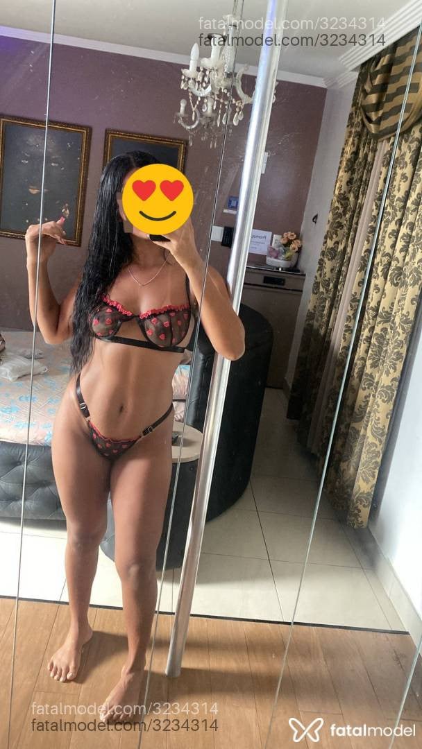Acompanhante mulher morena (o) de olhos pretos em Saquarema - Livia