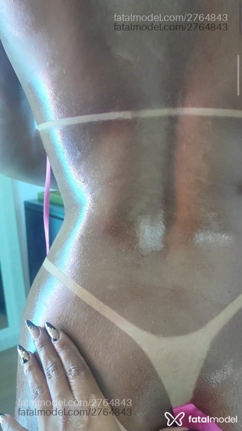 Acompanhante mulher morena (o) de olhos pretos - Bella